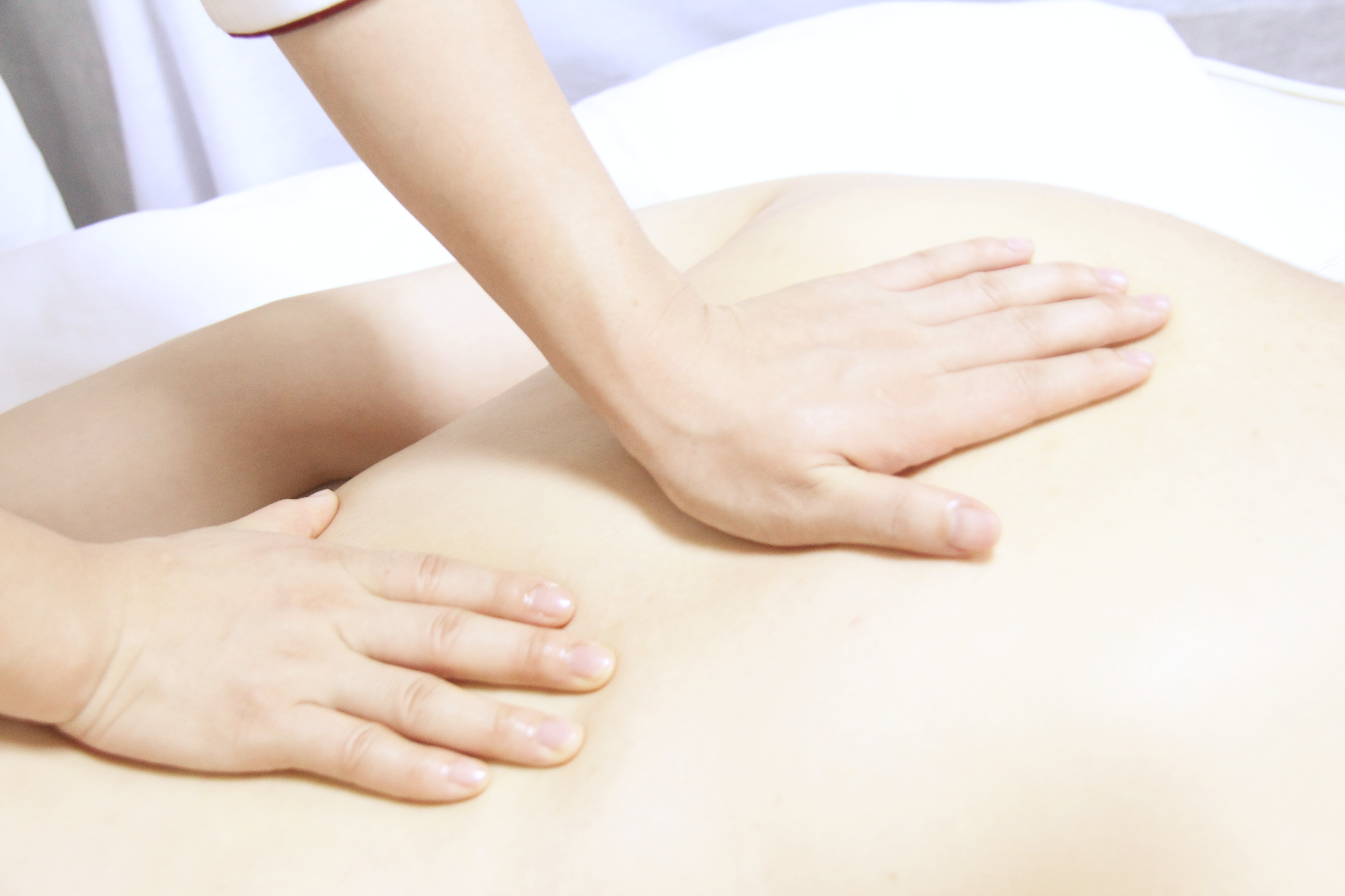 伊诗泰莱,身随香动