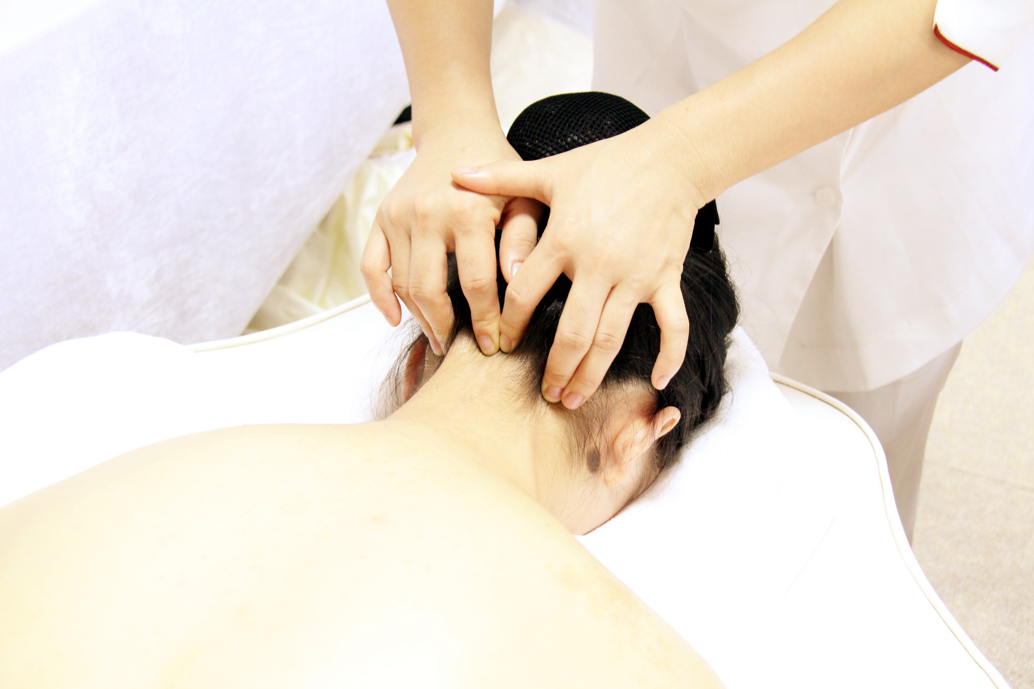 伊诗泰莱,身随香动